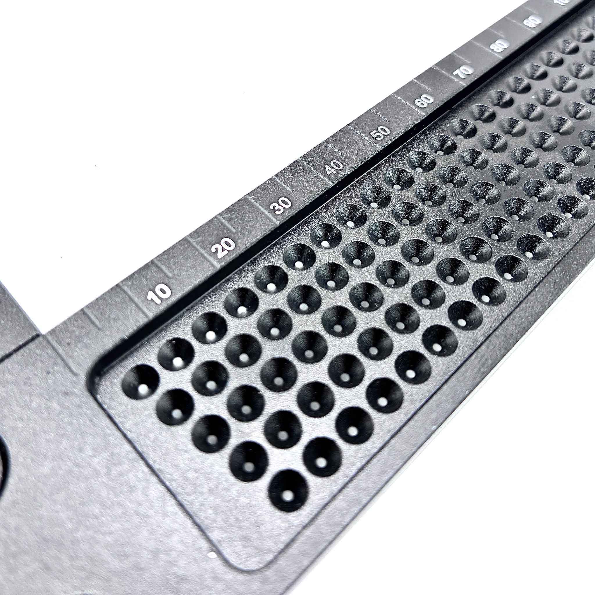 Markierungshilfe _Streichmaß mit 0,1mm Stufen / Bohrungen.