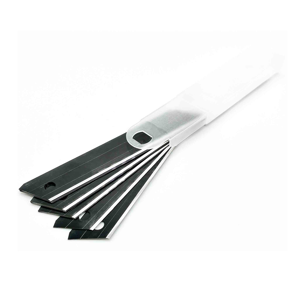 Schwarze Cuttermesser Klingen 0,5mm stark und 18mm breit.