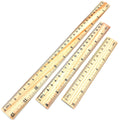 Holzlineal Set mit 3 Linealen mit metrischer Skalierung.