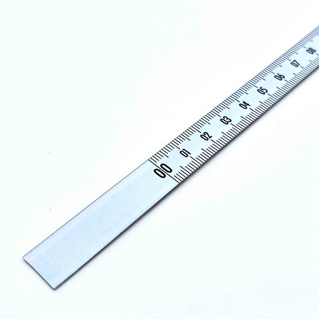 Selbstklebendes Maßband für Maschinen und Werkstatt.