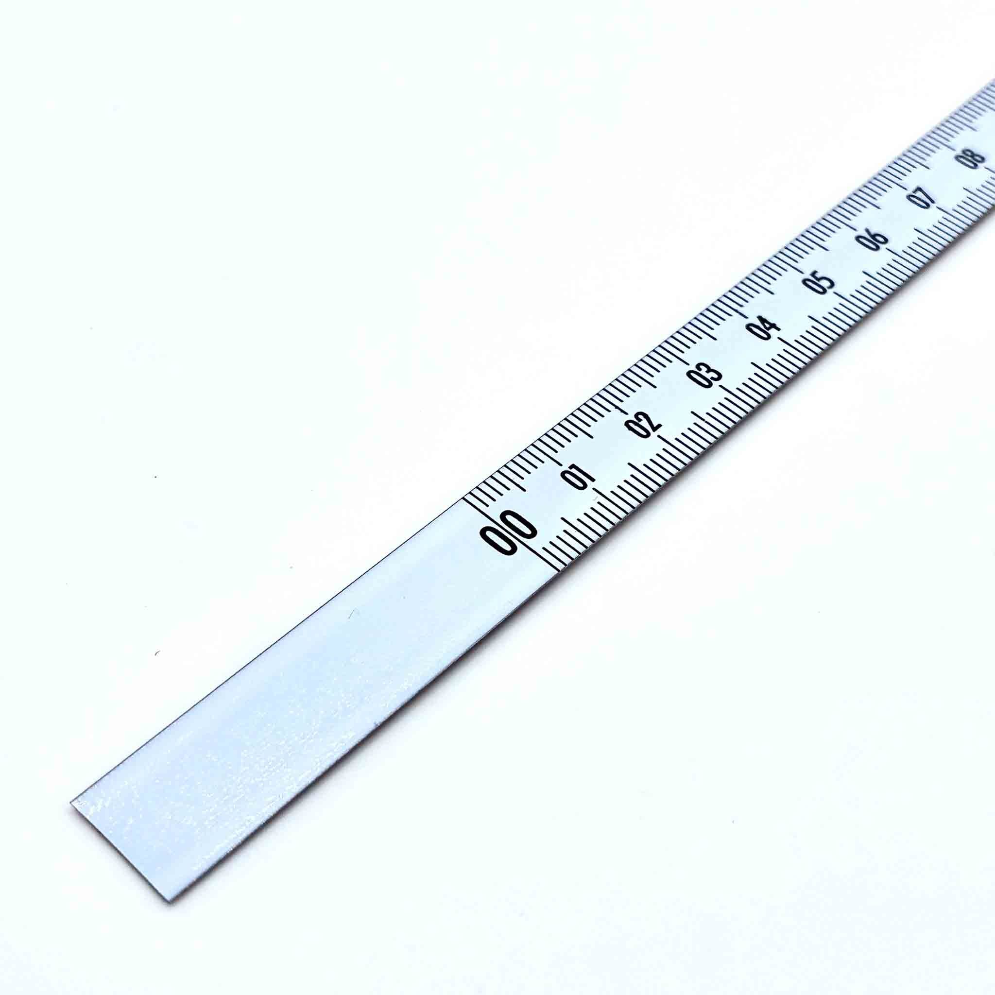 Selbstklebendes Maßband für Maschinen und Werkstatt.